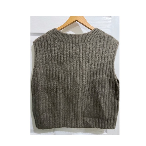 H&M Ribbed Sweater Vest - Picture 3 of 4